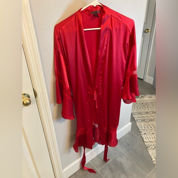 Victoria’s Secret short red satin and lace robe size M/L - Picture 5 of 6